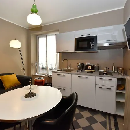 H Apartments לקו