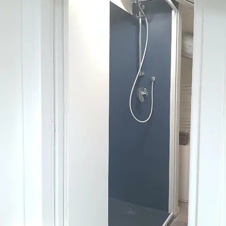 H Apartments * לקו